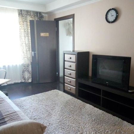 Квартира 2 Комн Рядом И-Т Амосова.Метро Олимпийская 3 Остановки Kiev Exterior foto